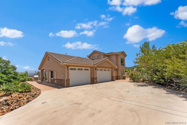 12443 Mirar De Valle, Valley Center CA: https://media.crmls.org/mediaz/18dd94d6-aef2-441b-b141-f8fd30703047.jpg