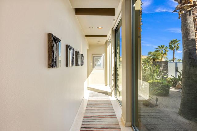 28 Sun Ridge Circle, Rancho Mirage CA: https://media.crmls.org/mediaz/18dda361-7c1e-4b0c-bdd4-d25606bce032.jpg