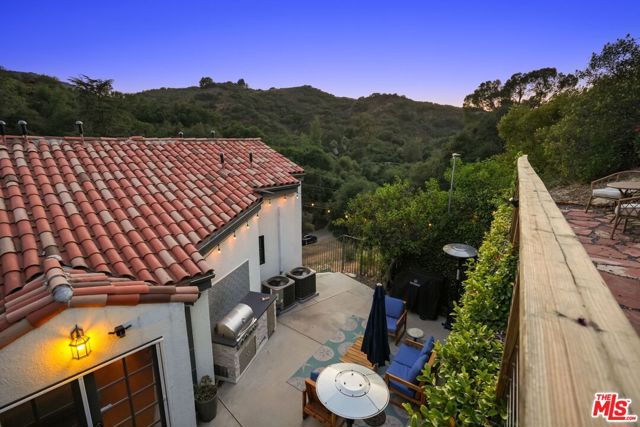 3418 Dorothy Road, Topanga CA: https://media.crmls.org/mediaz/18de2d06-541f-47a6-b6ef-13bfd932e528.jpg