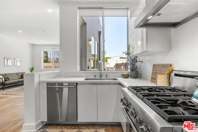 616 North Croft Avenue, 3 photo 6