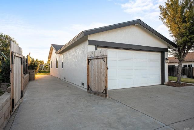 8973 CARLEY CIR, San Diego CA: https://media.crmls.org/mediaz/18de9dc3-7352-4b95-910e-194902805963.jpg