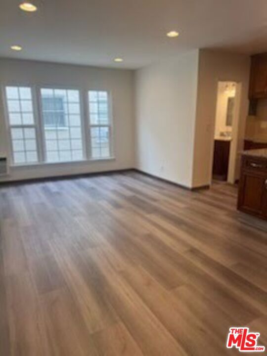 137 S Crescent Drive, Beverly Hills CA: https://media.crmls.org/mediaz/18dee1ec-65f3-412e-8267-bfa388e32817.jpg
