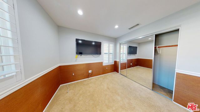 19320 Carranza Lane, Santa Clarita CA: https://media.crmls.org/mediaz/18df3b9a-8657-4a8a-96ea-798e805014e7.jpg