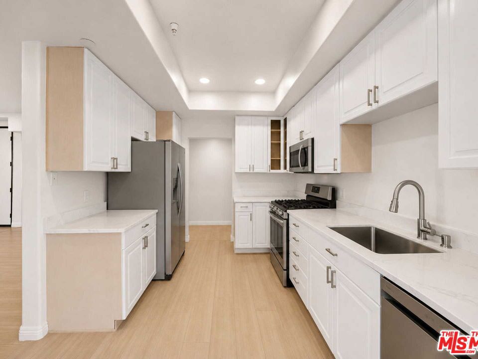https://media.crmls.org/mediaz/18dfc0d5-bf52-4454-b4ee-ecc1c7fdcc9d.jpg?preset=X-Large