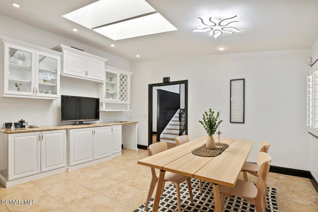 4809 Dunman Avenue, Woodland Hills CA: https://media.crmls.org/mediaz/18dfe697-d106-4fd5-91d7-03c73cd513fd.jpg