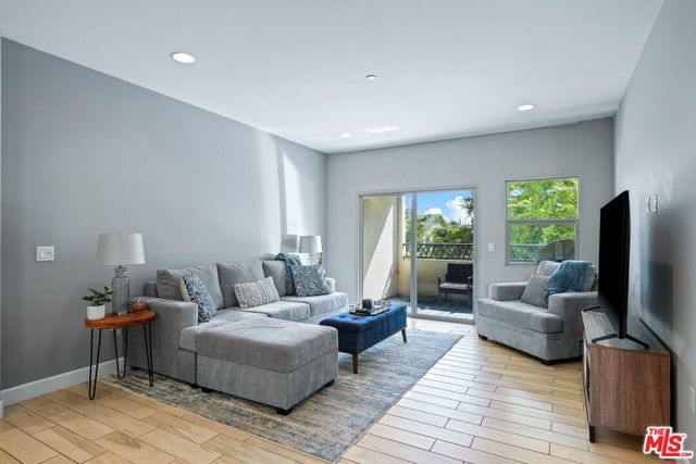 Photo #12: 23323071 Listing 