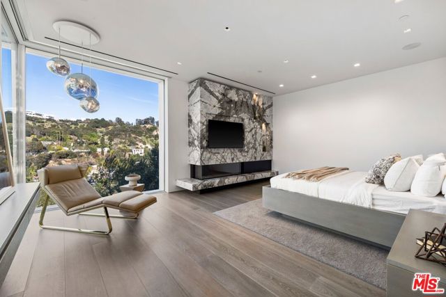 Drew Fenton | 12251 Castlegate Drive Los Angeles CA | MLS: 7060159
