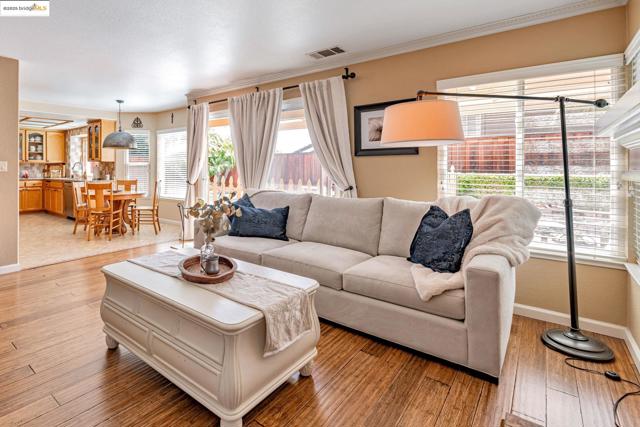 4452 Pronghorn Ct, Antioch CA: https://media.crmls.org/mediaz/18e14829-9ceb-47ad-8837-18ff2eba0e26.jpg