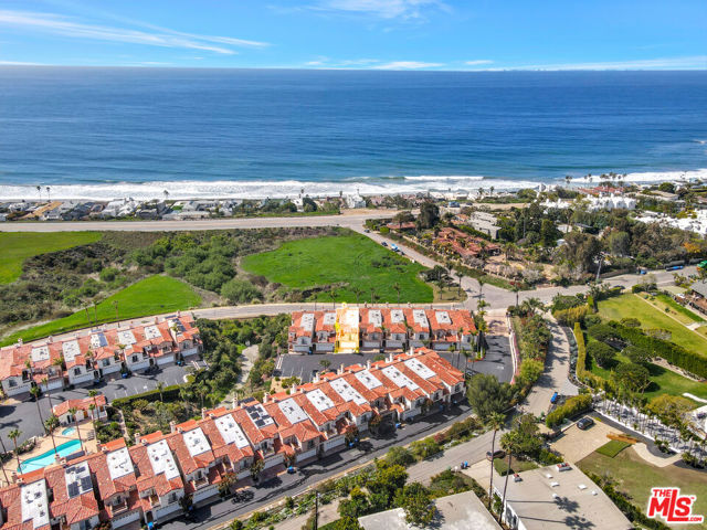 6412 Lunita Road, Malibu CA: https://media.crmls.org/mediaz/18e1881c-847f-482b-a06c-89a6efabd658.jpg