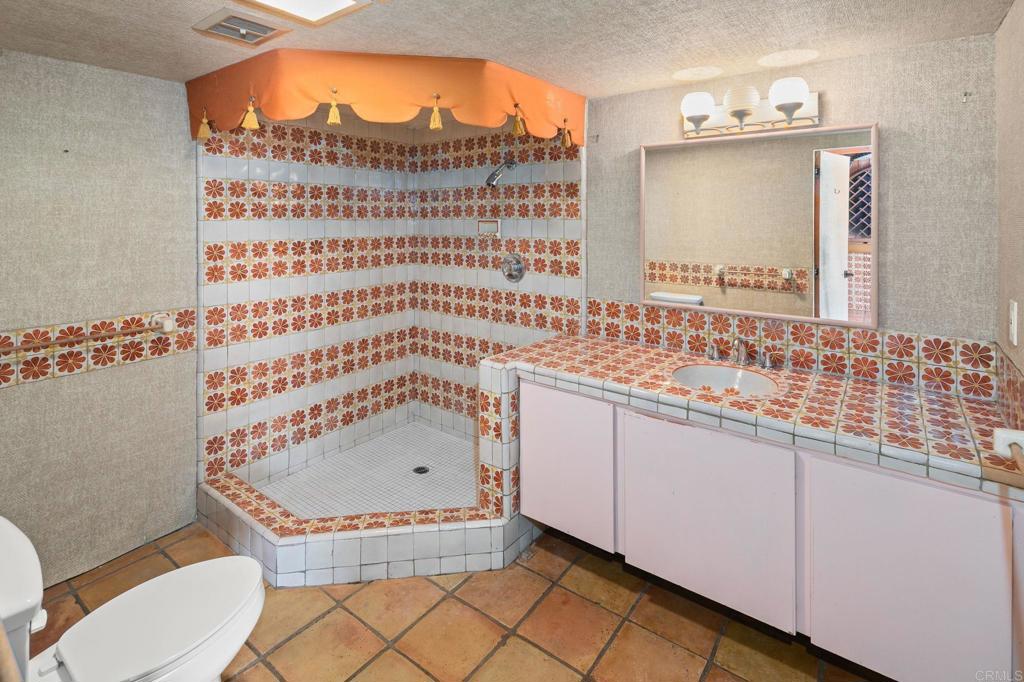 https://media.crmls.org/mediaz/18e1bf31-d612-463d-81a9-0396fdcefcb4.jpg?preset=X-Large