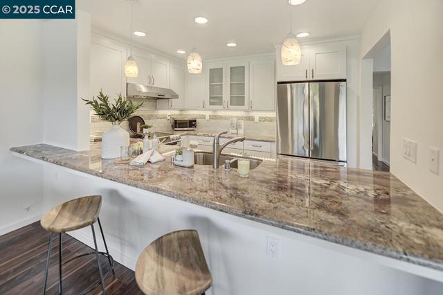 3136 Tice Creek Dr, Walnut Creek CA: https://media.crmls.org/mediaz/18e210ea-649a-4b3f-aee4-cfef63ad922c.jpg