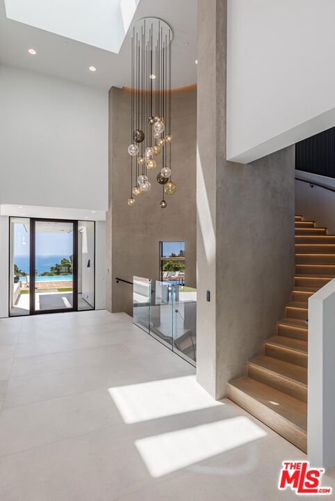 27715 Pacific Coast Highway, Malibu CA: https://media.crmls.org/mediaz/18e29a7b-bda2-477b-9718-87234b1d48b4.jpg
