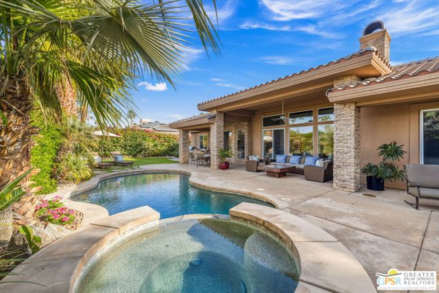 2 Varsity Circle, Rancho Mirage CA: https://media.crmls.org/mediaz/18e29fc7-8414-4cce-aee4-578985bb3235.jpg