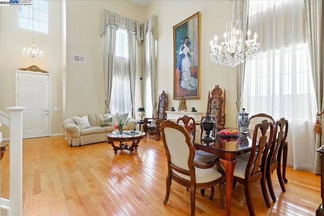 250 BRIDGEWATER RD, Hayward CA: https://media.crmls.org/mediaz/18e2a1a4-9d2d-43d0-b296-a9833b6e3173.jpg