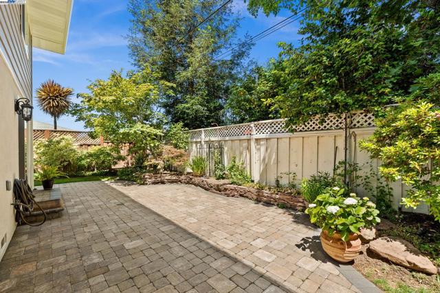 3746 La Costa Ave, Castro Valley CA: https://media.crmls.org/mediaz/18e30ac9-03a9-44ce-b877-9cc09ba38332.jpg