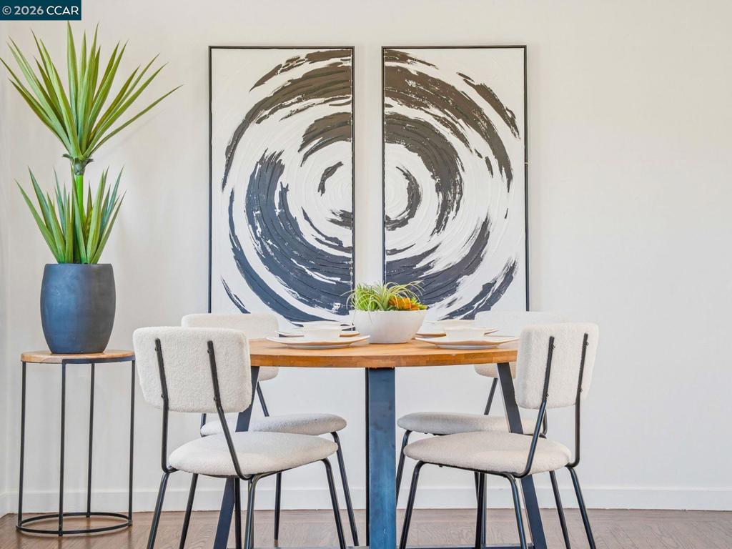 https://media.crmls.org/mediaz/18e30c4a-701f-4fa1-8515-a4a85205e8f7.jpg?preset=X-Large