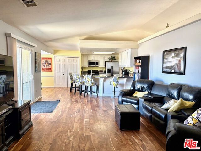 8125 Centola Road, Phelan CA: https://media.crmls.org/mediaz/18e31a93-c300-498f-89f2-c2f6dd9d7866.jpg