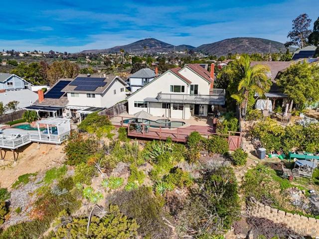 12835 Via Caballo Rojo, San Diego CA: https://media.crmls.org/mediaz/18e3468e-389f-42e2-8d67-a13d18b6ae30.jpg