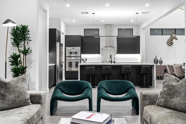 161 Holliday Way, Palm Springs CA: https://media.crmls.org/mediaz/18e3bc88-9564-41d2-889d-f7155e7d6908.jpg