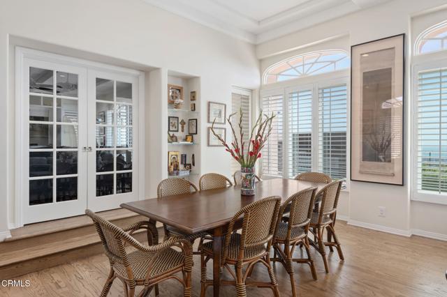 518 Lincoln Drive, Ventura CA: https://media.crmls.org/mediaz/18e401c1-cd50-4004-9d8c-b6e16717745f.jpg