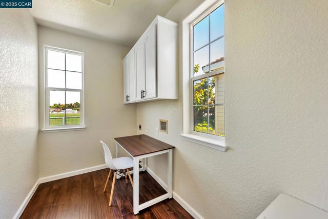 237 Dutra Vernaci Dr, Union City CA: https://media.crmls.org/mediaz/18e44097-77c4-482e-b149-a089277edad4.jpg