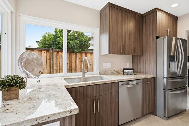 Detail Gallery Image 15 of 44 For 1711 Oak Hill Dr, Escondido,  CA 92027 - 4 Beds | 2 Baths
