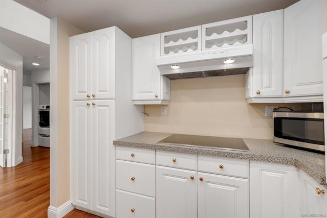 2870 Andover Ave, Carlsbad CA: https://media.crmls.org/mediaz/18e4e2f6-055c-44f4-88d2-80e2e13b204e.jpg