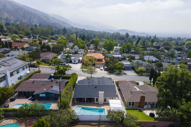 1325 Rexford Avenue, Pasadena CA: https://media.crmls.org/mediaz/18e57750-c6d6-462f-b1d9-f4689a503759.jpg