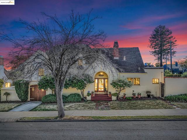 5605 Picardy Dr, Oakland CA: https://media.crmls.org/mediaz/18e61990-a015-4c3d-9ed3-5cc98367ffa3.jpg