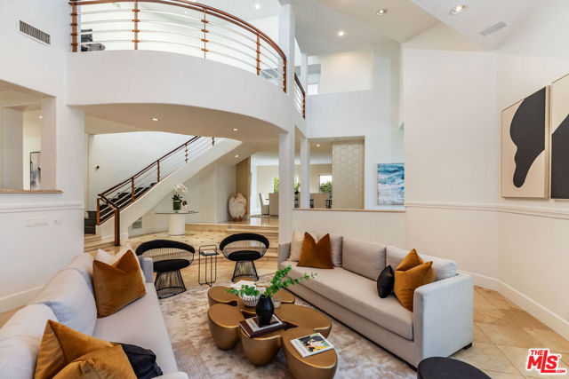 739 20th Street, Santa Monica CA: https://media.crmls.org/mediaz/18e63341-df1c-4ccf-9318-a879a8d9f510.jpg