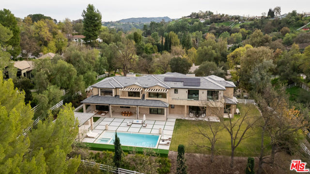 5831 Fitzpatrick Road, Hidden Hills CA: https://media.crmls.org/mediaz/18e644d5-0185-4f2b-b74d-7c815d04a547.jpg
