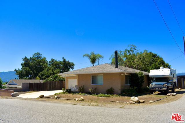 135 Oak Drive photo 1