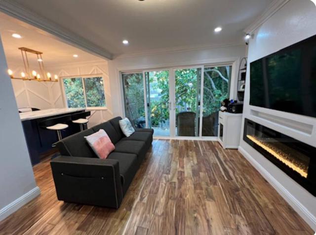 1217 Paloma Avenue, Burlingame CA: https://media.crmls.org/mediaz/18e79651-b203-45c6-8fbd-267aff01bcc6.jpg