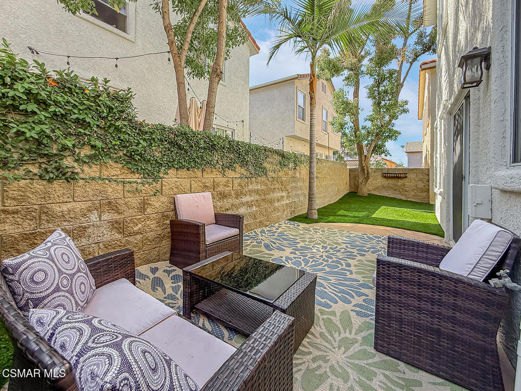 https://media.crmls.org/mediaz/18e85832-b184-4d89-ad68-8bf17bf8a21c.jpg?preset=X-Large