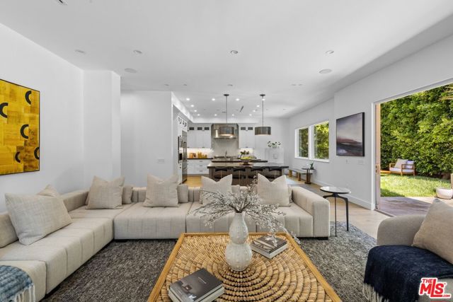 2590 Amherst Avenue, Los Angeles CA: https://media.crmls.org/mediaz/18e862f4-5412-4383-8e33-82fc1b000fc0.jpg