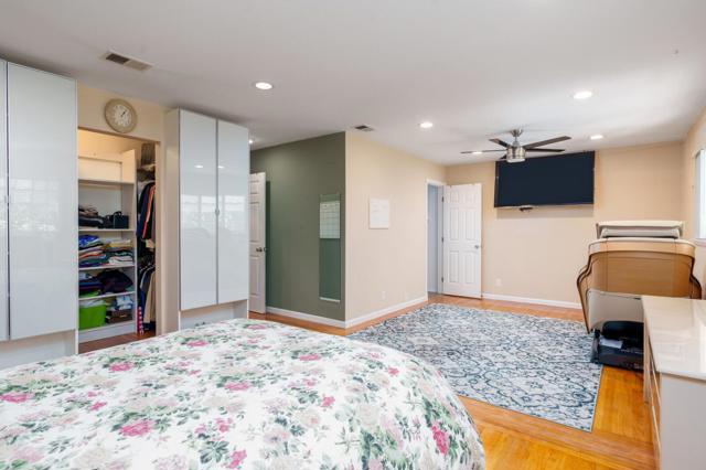 1014 W Homestead Road, Sunnyvale CA: https://media.crmls.org/mediaz/18e87f1f-9a6e-48eb-aa9c-0573e7a9e25f.jpg