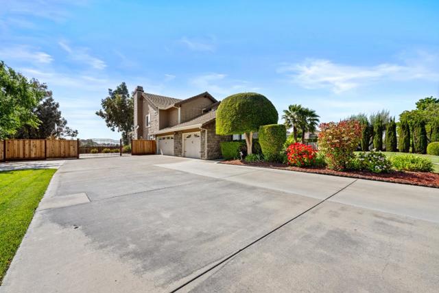 151 Tierra Del Sol, Hollister CA: https://media.crmls.org/mediaz/18ea2625-a47a-41a1-9cd7-8a3cf2a4bfb2.jpg