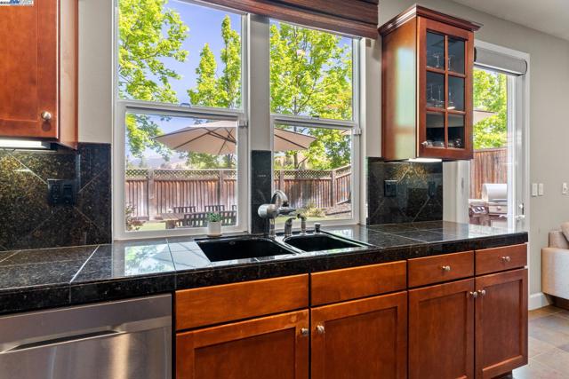 1736 Cottswald St, Danville CA: https://media.crmls.org/mediaz/18ead79d-f196-493b-8e20-cb0685d75b14.jpg
