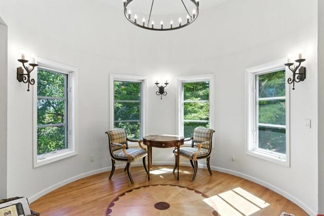 11510 Summit Wood Road, Los Altos Hills CA: https://media.crmls.org/mediaz/18eb35de-7aa7-4349-bf58-61b07fdcf278.jpg