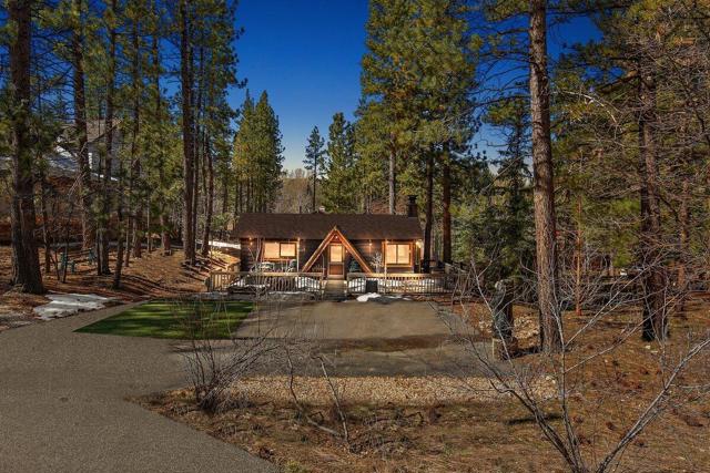 40123 Hillcrest Drive, Big Bear CA: https://media.crmls.org/mediaz/18ebcce6-9951-47b2-b0d9-62811fa4196c.jpg