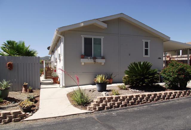 35109 Highway 79, Warner Springs CA: https://media.crmls.org/mediaz/18ecae6d-6eb5-4d2c-990a-e7fdd248dd08.jpg