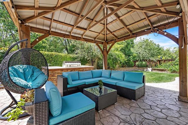 6232 Murdock Way, San Ramon CA: https://media.crmls.org/mediaz/18ecba1f-6e9d-4204-b44a-54a6c2016070.jpg