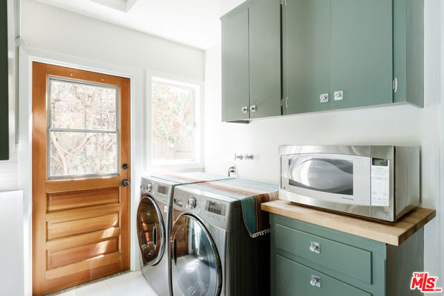 4110 Pine Avenue, Long Beach CA: https://media.crmls.org/mediaz/18ed61d7-1076-4e9e-81c2-6efa8e5a779e.jpg