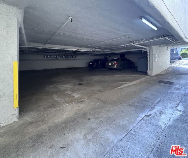 1140 N Ogden Drive, West Hollywood CA: https://media.crmls.org/mediaz/18eda98b-c42f-4420-8d0d-650dc3409469.jpg