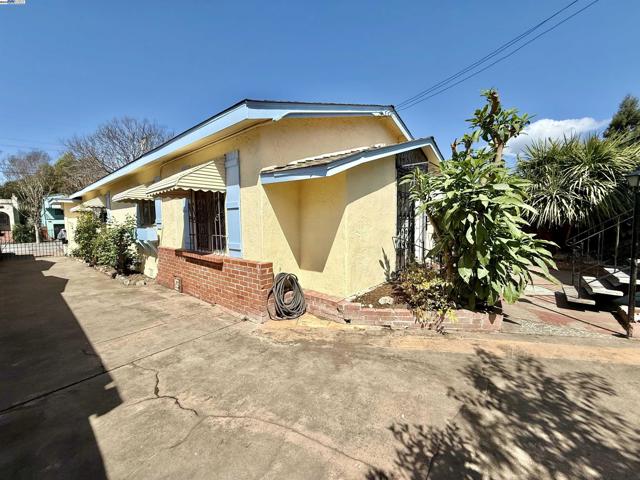 Image 34 of 57 For 574 Lewis Ave