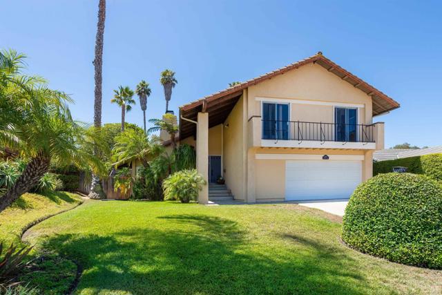 12567 Pomerado Ct, San Diego CA: https://media.crmls.org/mediaz/18ef0558-f7fb-477b-bab1-2983d65c23a2.jpg