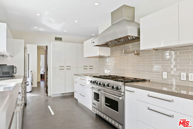 15514 CASIANO Court, Los Angeles CA: https://media.crmls.org/mediaz/18ef88fc-f0ce-41dc-9c65-2208d4fc6912.jpg