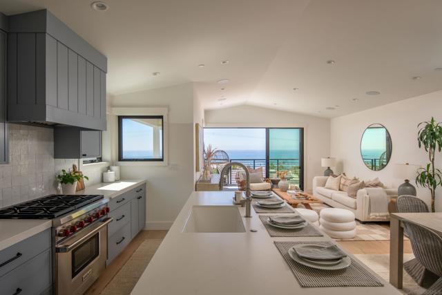 2262 Cambridge Ave, Cardiff by the Sea CA: https://media.crmls.org/mediaz/18efe6d7-4a31-45c4-b1f7-88641188eb7d.jpg