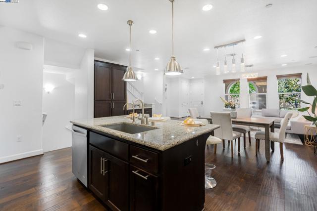 3340 Giovanni Way, Dublin CA: https://media.crmls.org/mediaz/18f00aba-1fc3-4587-8275-dbb2446021a6.jpg
