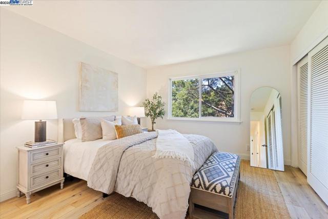 21 Muth Dr, Orinda CA: https://media.crmls.org/mediaz/18f0c963-6f06-45dc-90a7-4f0ade481ee0.jpg